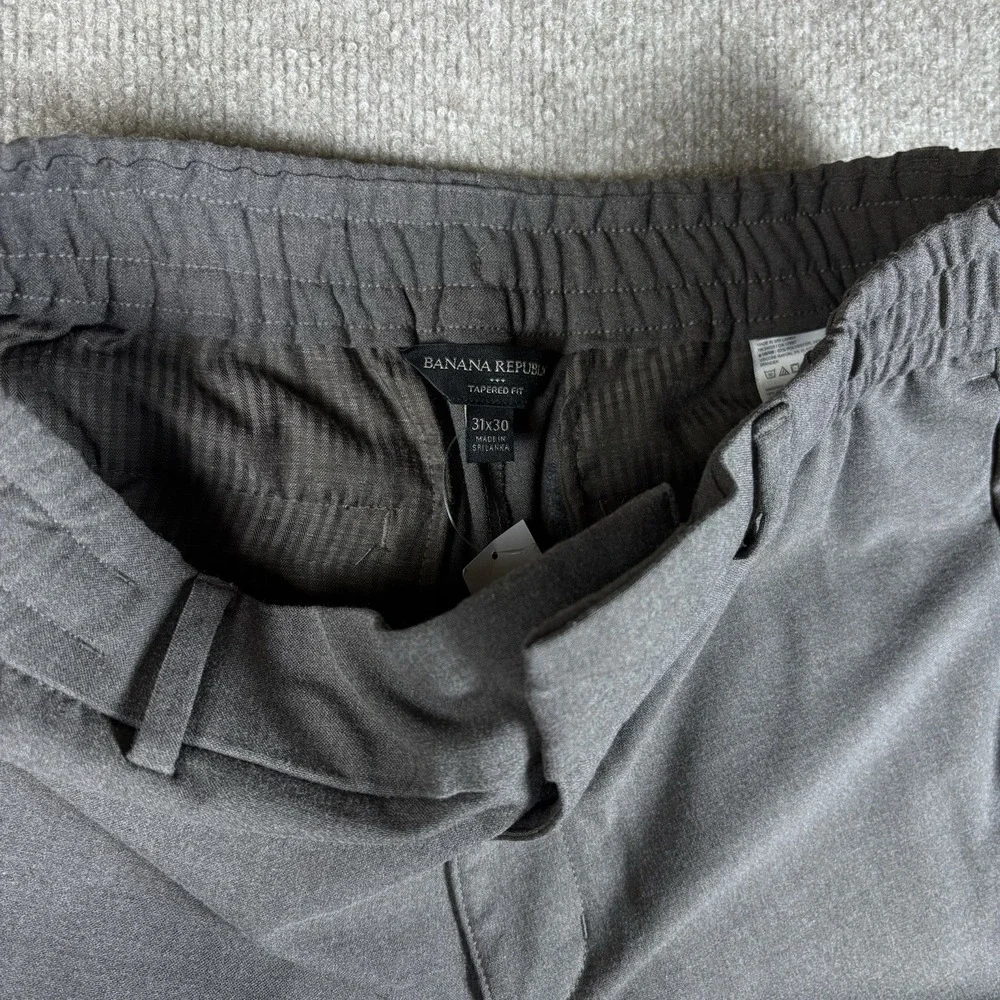 NWT Banana Republic Mens 31x30 Tapered Fit Pull On Pants Gray Stretch